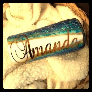 Geo tumbler cup can be personalized